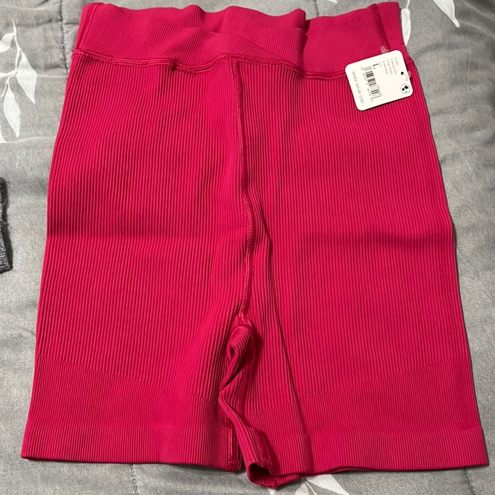 NWT FREE MOVEMENT BIKE SHORTS